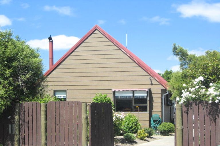Photo of property in 4 Magenta Place, Broomfield, Christchurch, 8042