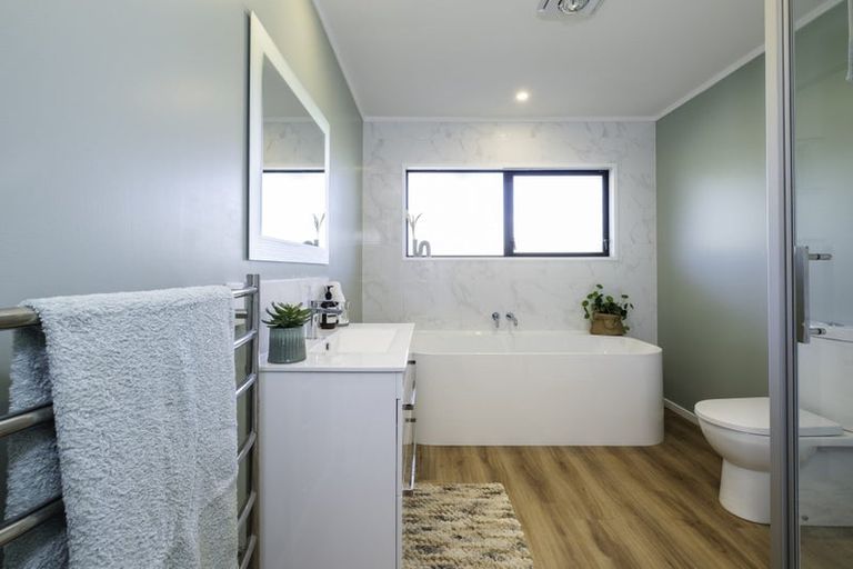 Photo of property in 34 Samwell Drive, Whitby, Porirua, 5024