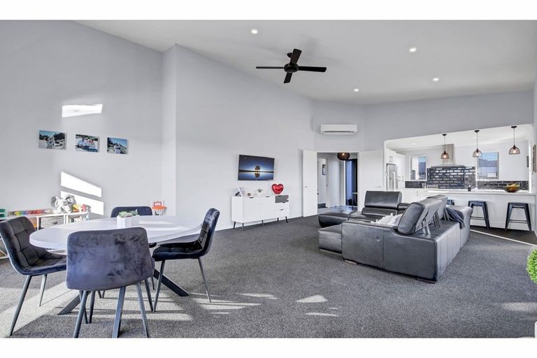 Photo of property in 33 Highgate Drive, Rangiora, 7400