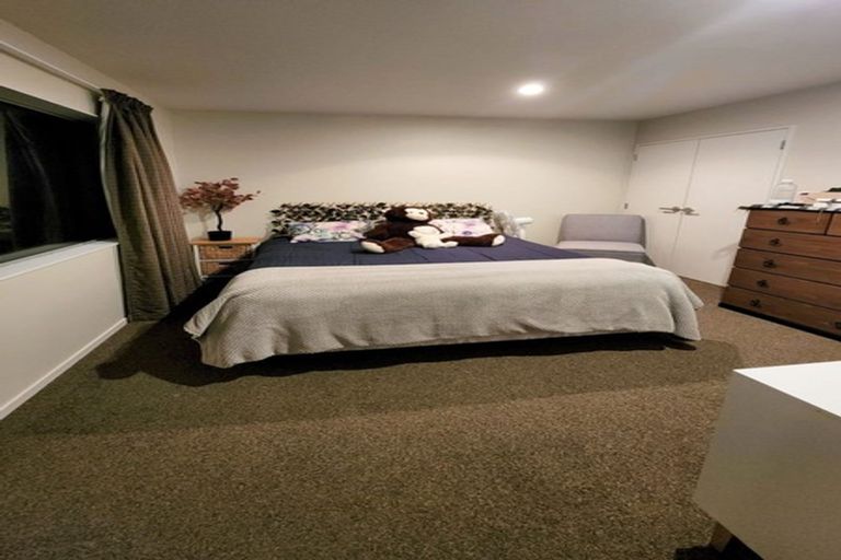 Photo of property in 42 Borneo Drive, Fairview Heights, Auckland, 0632