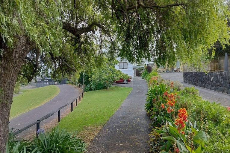 Photo of property in 141 Flanshaw Road, Te Atatu South, Auckland, 0610