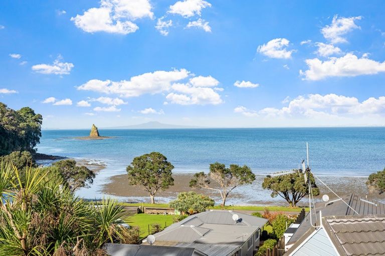 Photo of property in 32 Zita Avenue, Matakatia, Whangaparaoa, 0930