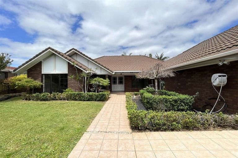 Photo of property in 6 Monet Grove, West Harbour, Auckland, 0618