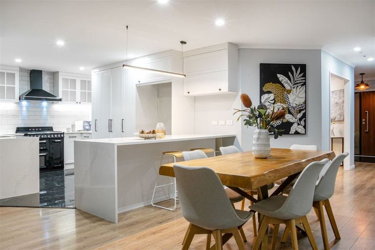 Photo of property in 17 Fleetwood Drive, Henderson, Auckland, 0612