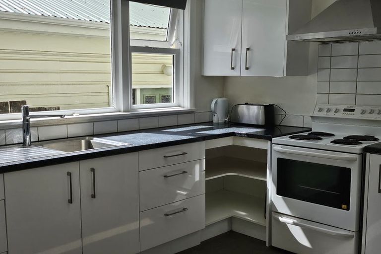 Photo of property in 86 Rolleston Street, Mount Cook, Wellington, 6021