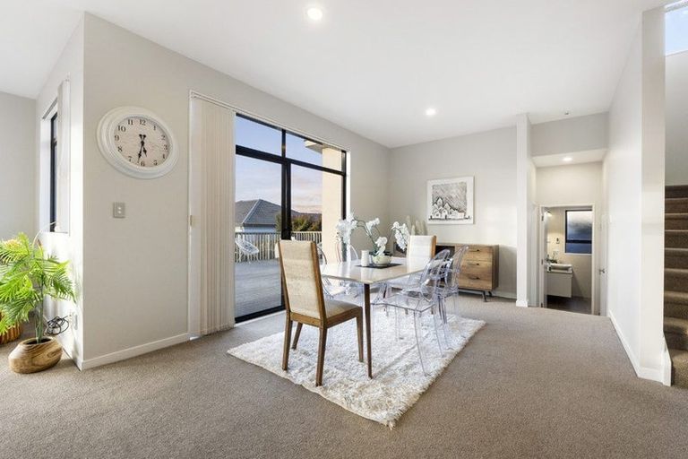 Photo of property in 16 Oak View Terrace, Schnapper Rock, Auckland, 0632
