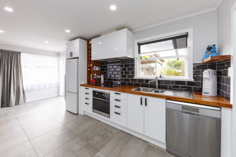 Photo of property in 10 Pitama Road, Awapuni, Palmerston North, 4412