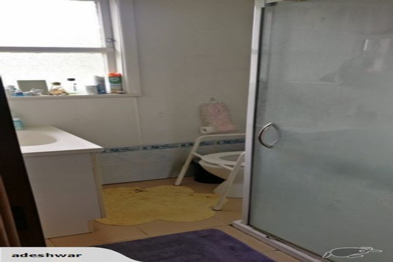 Photo of property in 46 Larnoch Road, Henderson, Auckland, 0610