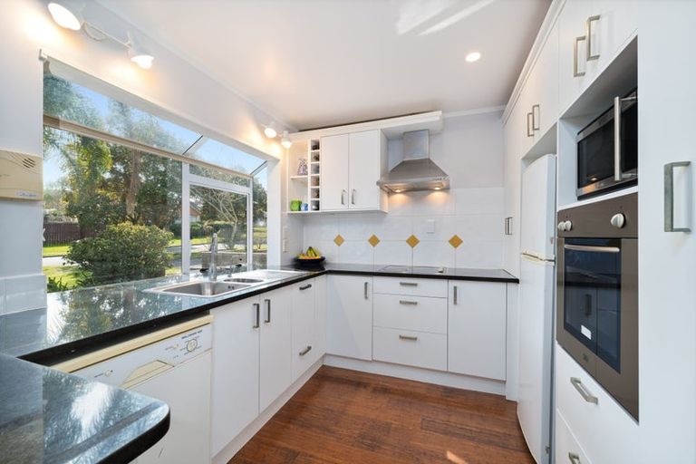 Photo of property in 13 Gala Place, Henderson, Auckland, 0612