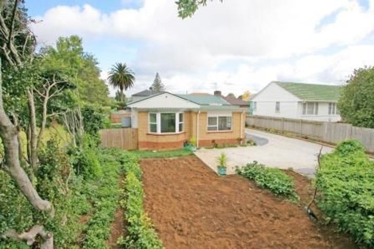 Photo of property in 25 Elizabeth Avenue, Papatoetoe, Auckland, 2025
