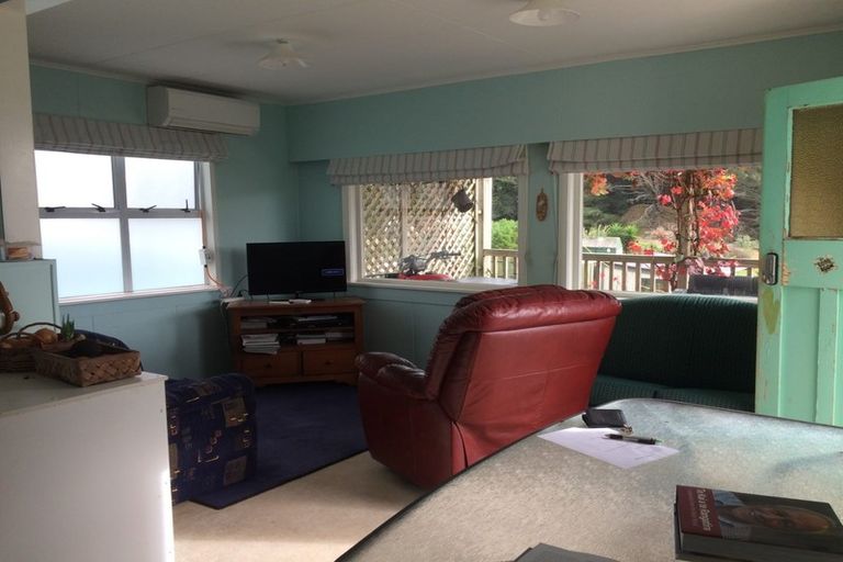 Photo of property in 28 Drake Street, Waikawa Beach, Levin, 5573