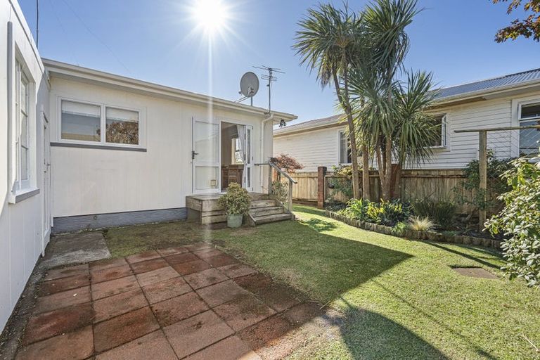 Photo of property in 2 Turakina Street, Merrilands, New Plymouth, 4312