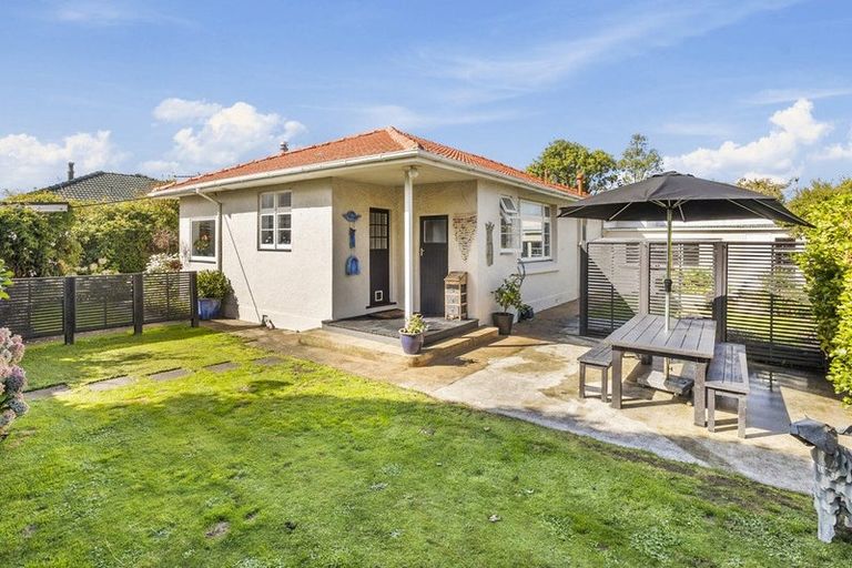 Photo of property in 396 Bay View Road, Saint Clair, Dunedin, 9012