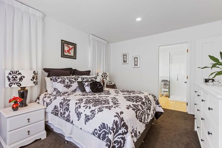 Photo of property in 3b Kawaroa Close, New Plymouth, 4310
