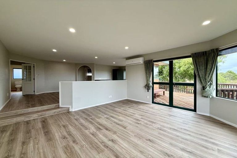 Photo of property in 11 Van Dyke Place, West Harbour, Auckland, 0618