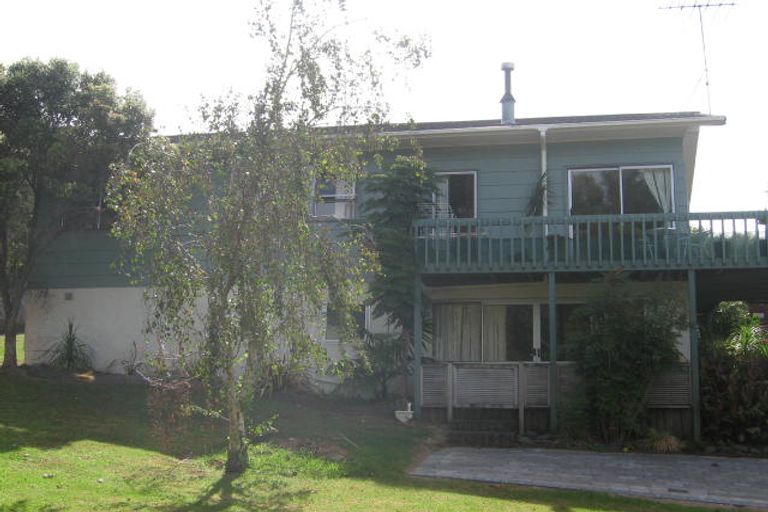 Photo of property in 2/3 Glenvale Place, Totara Vale, Auckland, 0629