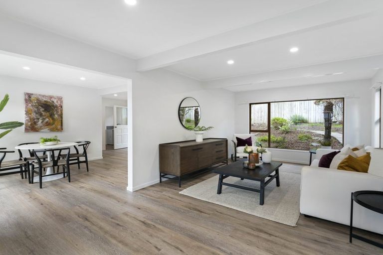 Photo of property in 2/867 Beach Road, Waiake, Auckland, 0630