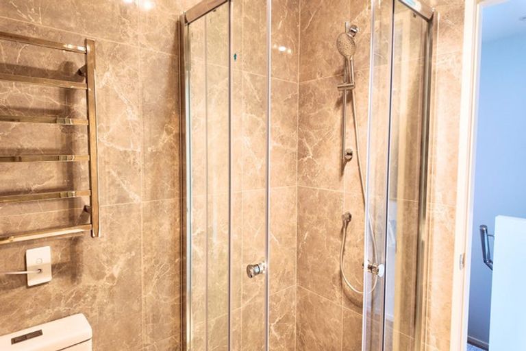 Photo of property in 44d Cyclarama Crescent, Massey, Auckland, 0614