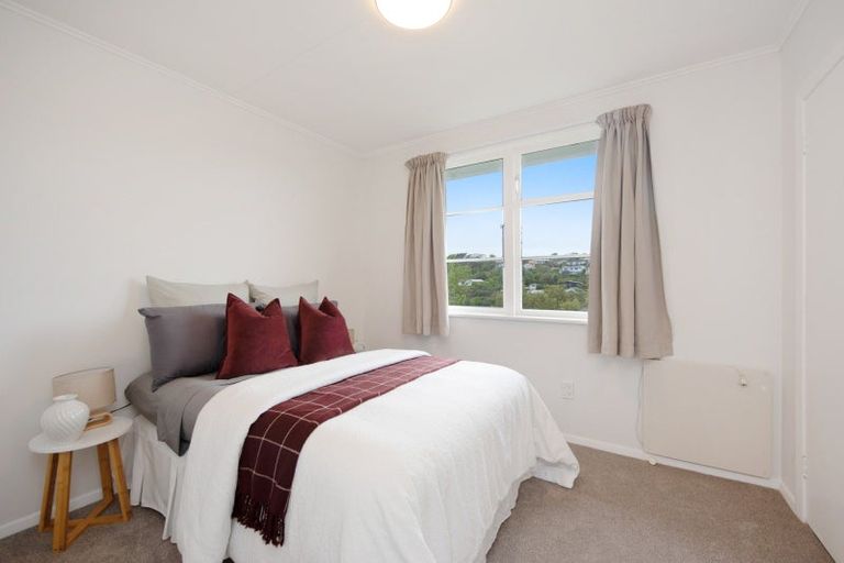 Photo of property in 135 Ruskin Road, Newlands, Wellington, 6037