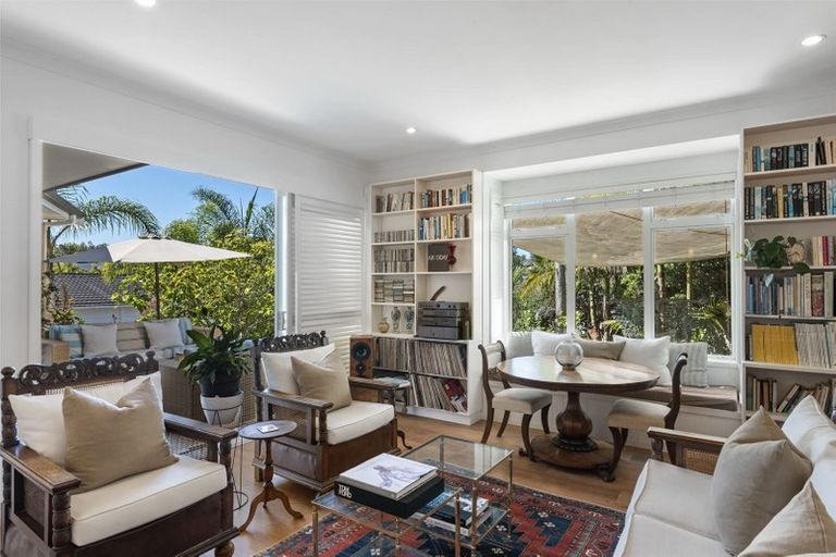 Photo of property in 11a Rodney Road, Northcote Point, Auckland, 0627