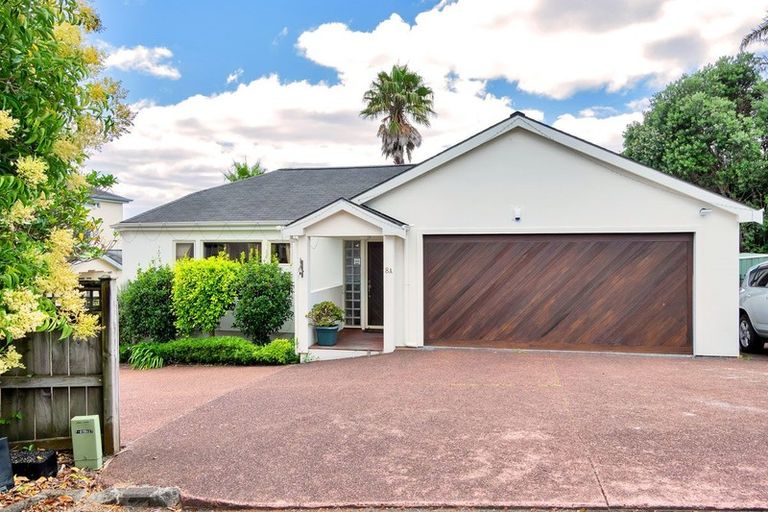 Photo of property in 1/8 Sunset Road, Unsworth Heights, Auckland, 0632