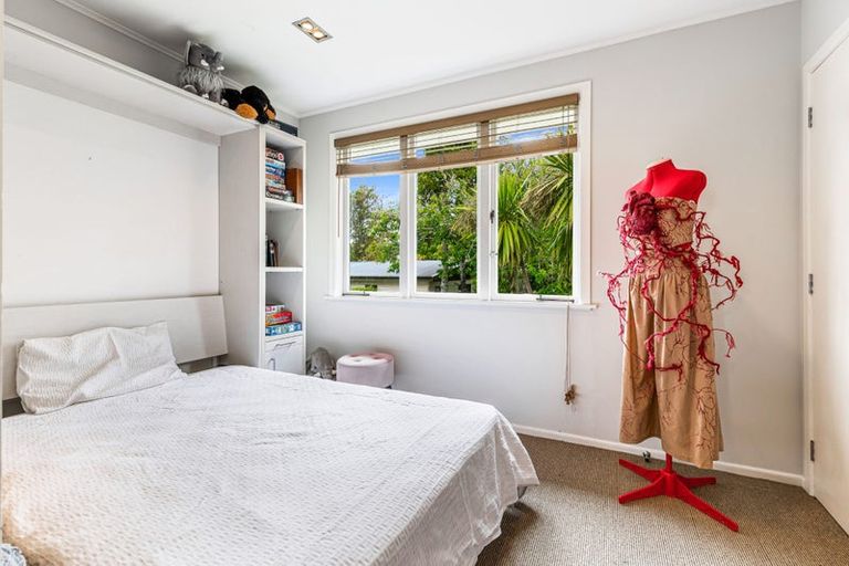 Photo of property in 42 Konini Road, Titirangi, Auckland, 0604