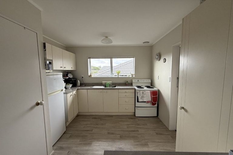 Photo of property in 130m Lakeside Drive, Orewa, 0931