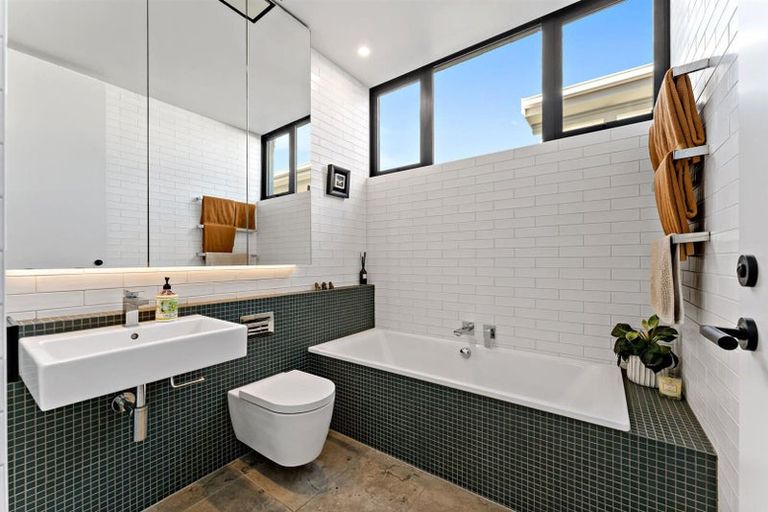 Photo of property in 41 Craig Road, Milford, Auckland, 0620