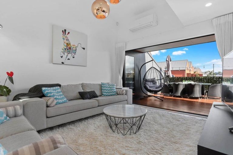 Photo of property in 76 Hobsonville Point Road, Hobsonville, Auckland, 0616