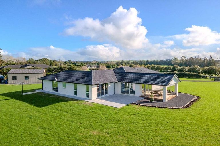 Photo of property in 129 Waitotara Drive, Waipapa, 0230