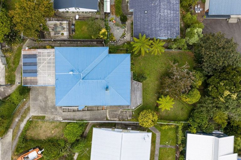 Photo of property in 15 Taranaki Street, Picton, 7220