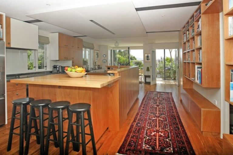 Photo of property in 9 Marine Parade, Seatoun, Wellington, 6022