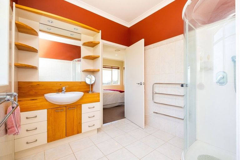 Photo of property in 57 Hikanui Drive, Havelock North, 4130