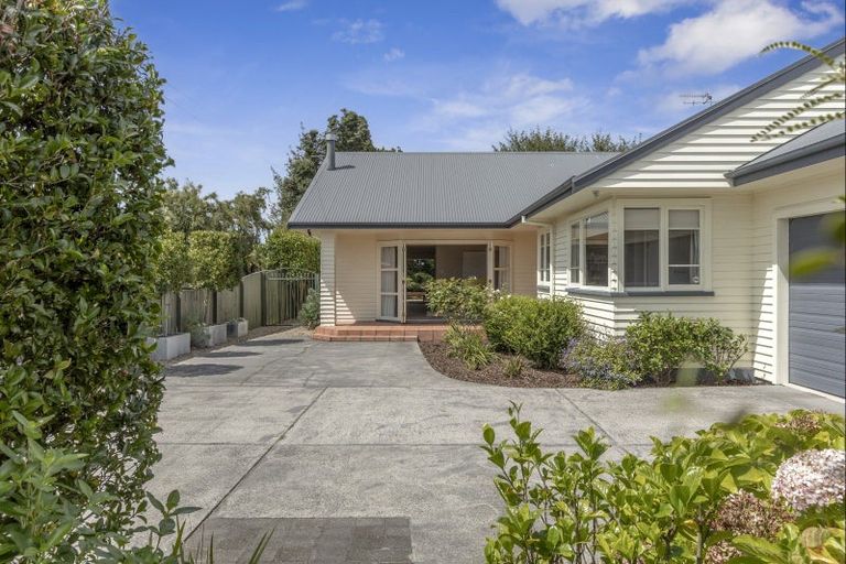 Photo of property in 44 Braid Road, St Andrews, Hamilton, 3200