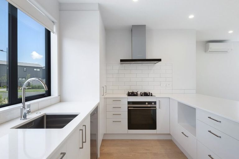 Photo of property in 25 Viridian Avenue, Rosehill, Papakura, 2113