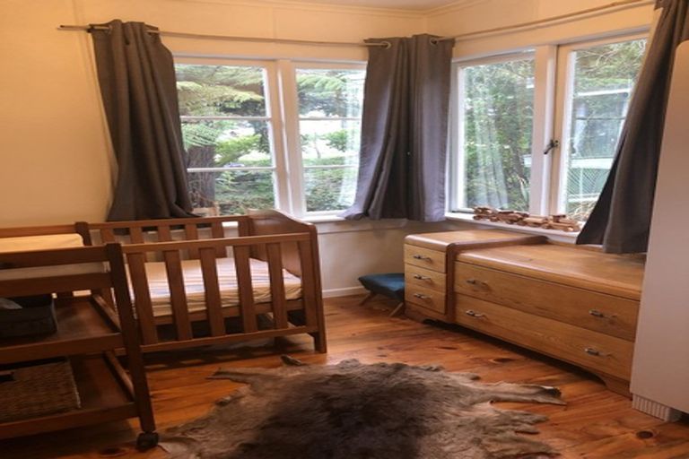 Photo of property in 4a Pohutukawa Avenue, Red Beach, 0932