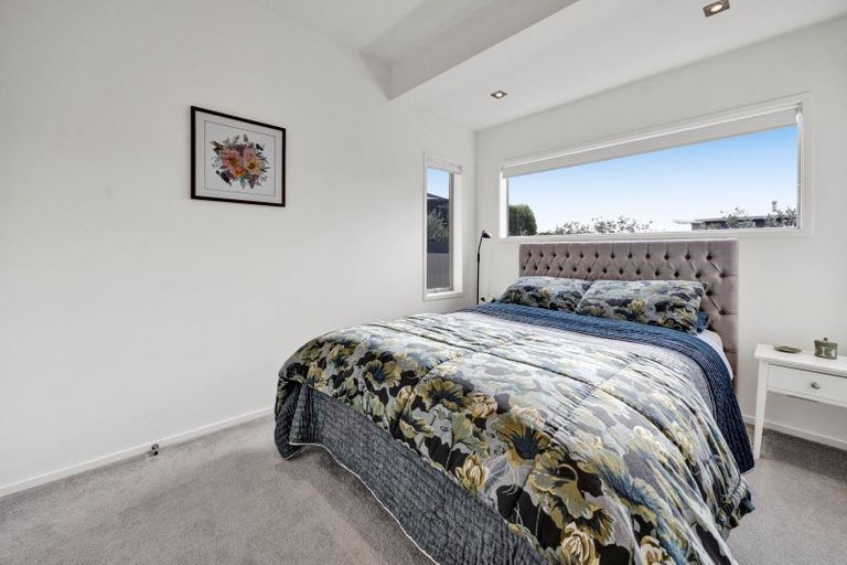 Photo of property in 2/5 Beach Street, Fitzroy, New Plymouth, 4312