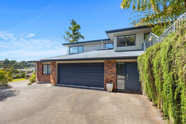 Photo of property in 18 Ko Place, Pyes Pa, Tauranga, 3112