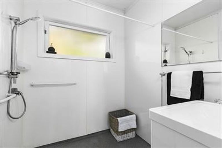 Photo of property in 32 Shetland Street, Glen Eden, Auckland, 0602