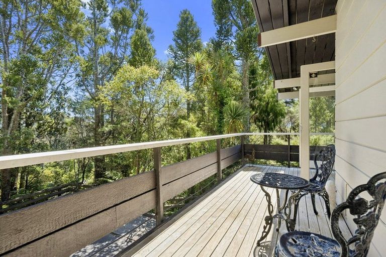 Photo of property in 222 Atkinson Road, Titirangi, Auckland, 0604