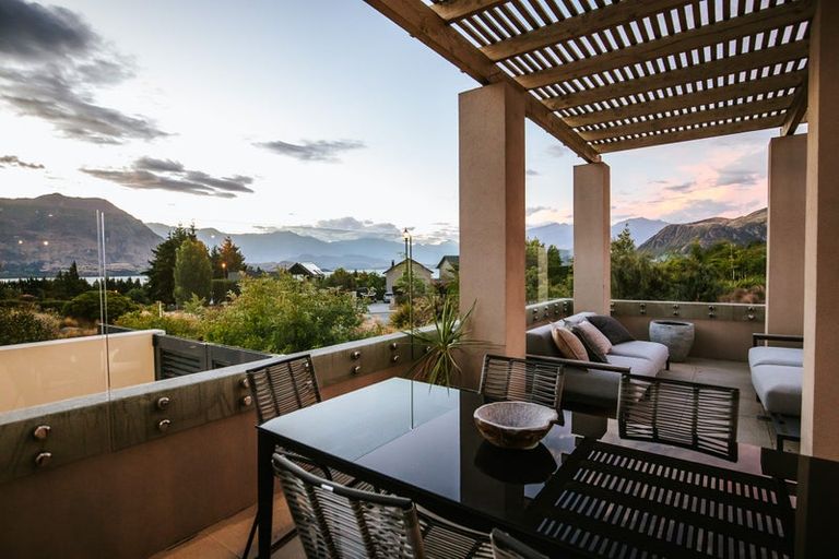 Photo of property in 8b Minaret Ridge, Wanaka, 9305