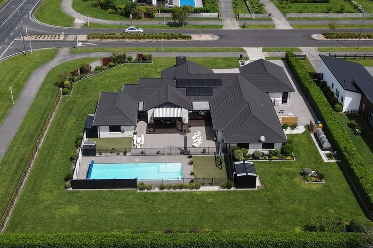 Photo of property in 2 Alan Livingston Drive, Cambridge, 3434