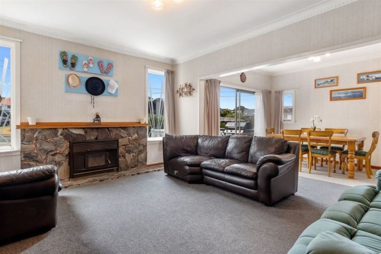 Photo of property in 4 Pitau Road, Mount Maunganui, 3116