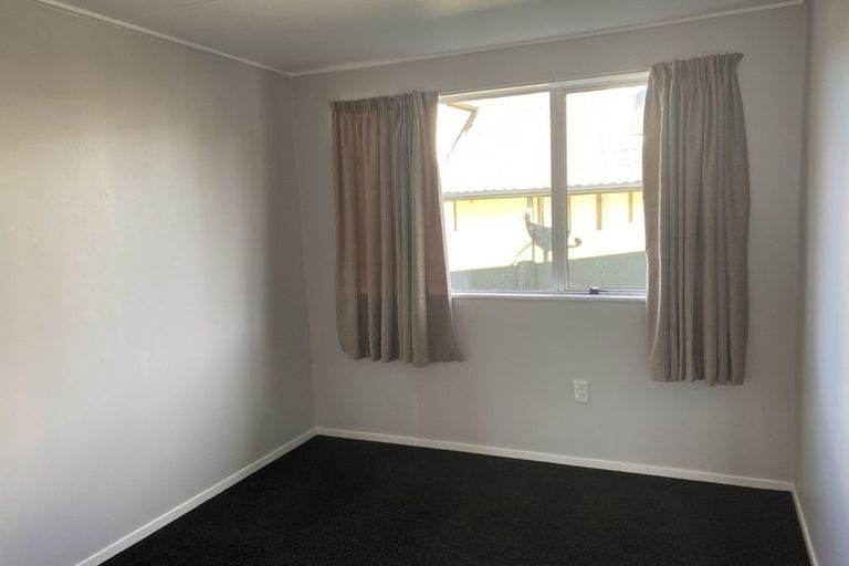 Photo of property in 16 Gilmour Place, Taradale, Napier, 4112
