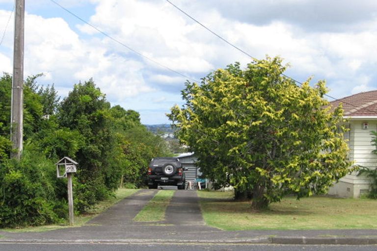 Photo of property in 31 Luckens Road, West Harbour, Auckland, 0618
