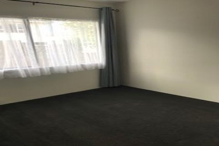 Photo of property in 33 Helleur Road, Massey, Auckland, 0614