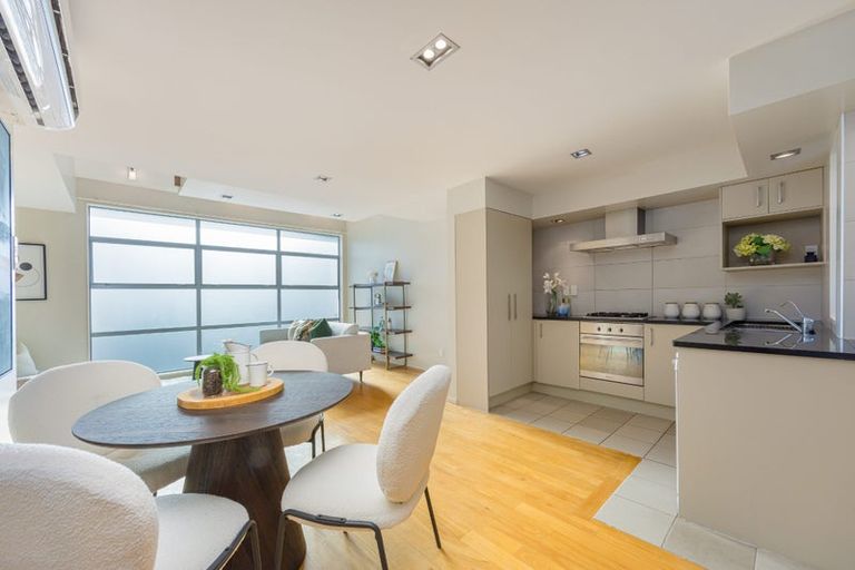 Photo of property in 21a Lyons Avenue, Murrays Bay, Auckland, 0630