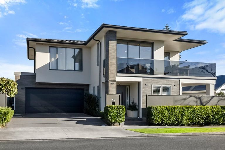 Photo of property in 12 Autere Street, Strandon, New Plymouth, 4312