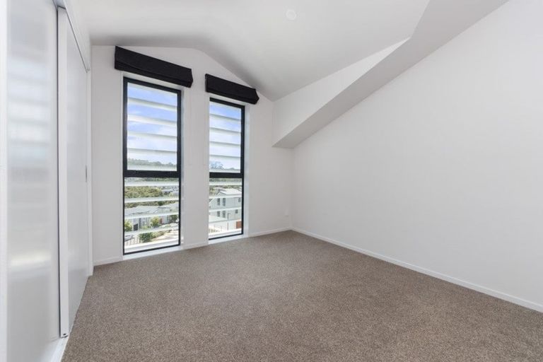 Photo of property in 2/10 Silver Moon Road, Albany Heights, Auckland, 0632