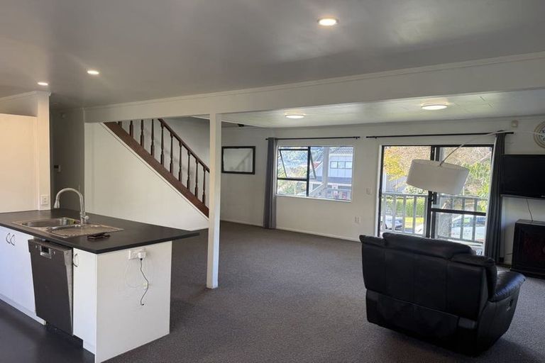 Photo of property in 6 Kinnel Grove, Papakowhai, Porirua, 5024